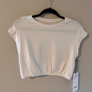 ALO YOGA CROPPED TEE